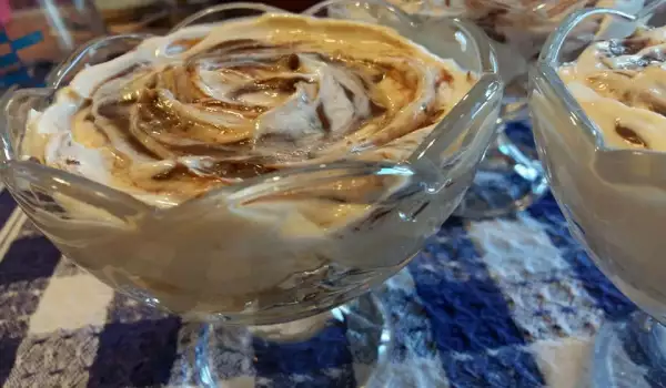 Десерт от маскарпоне и течен шоколад
