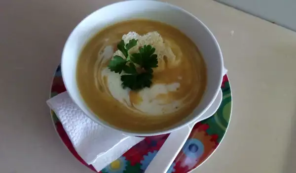Крем супа от червена леща и булгур
