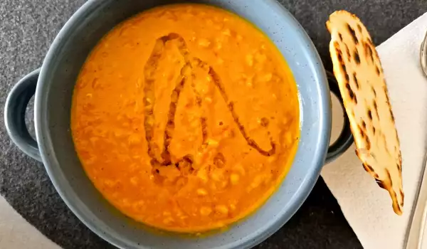Гъста индийска супа от червена леща