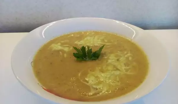 Крем супа с тиквички и фурми
