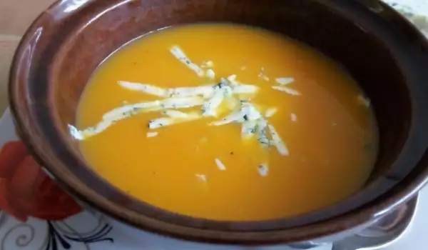 Крем супа от тиква със синьо сирене