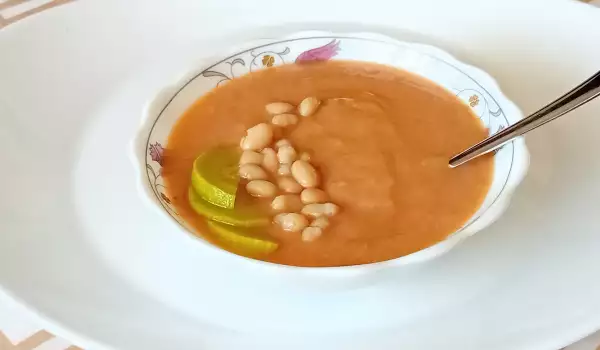 Крем супа от тиквички и боб