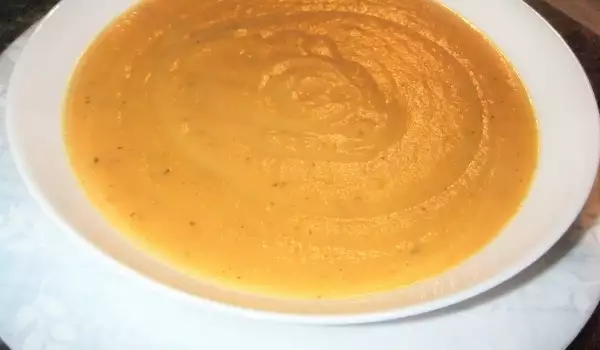 Картофена кремсупа с моркови и лук