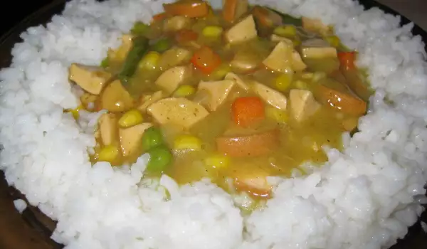 Кренвирши с къри, зеленчуци и ориз