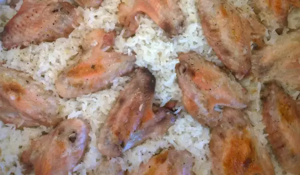 Пилешки крилца със сушен ориз на фурна