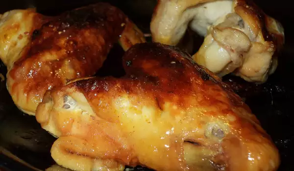 Пилешки крилца със соев сос и мед