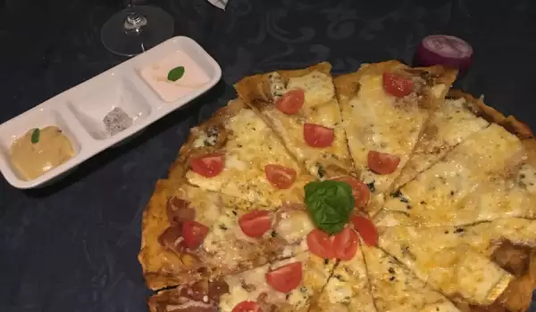 Пица със сирена и филе