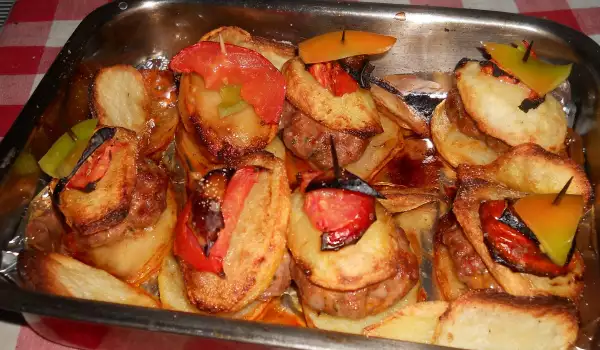 Турски специалитет с кюфтенца и картофки