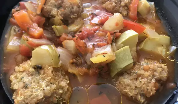 Кюфтенца с киноа и тиквички в доматен сос