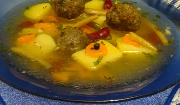 Зеленчукова супа с кюфтенца