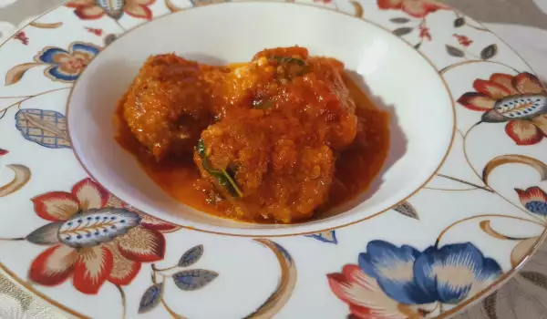 Пилешко-пуешки кюфтенца в доматен сос