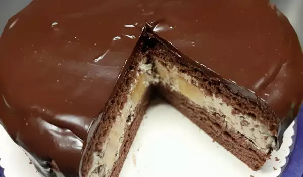 Шоколадова торта с много крем