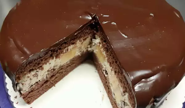 Шоколадова торта с много крем