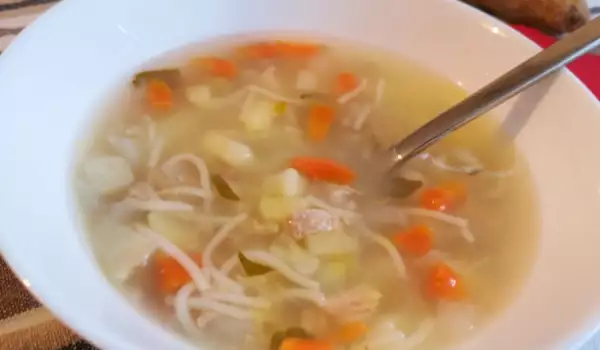 Лековита пилешка супа с моркови и джинджифил