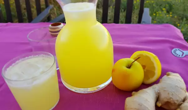 Ароматна вода от лимон, ябълка, джинджифил и целина