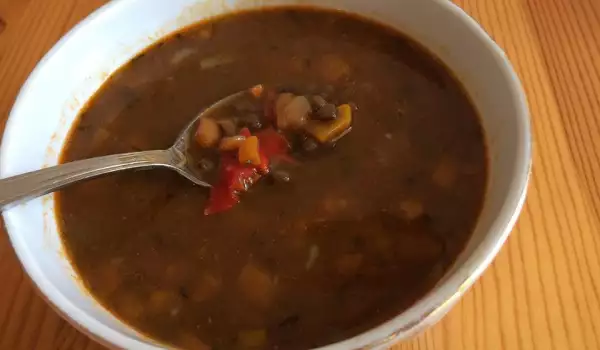 Супа леща с червена чушка