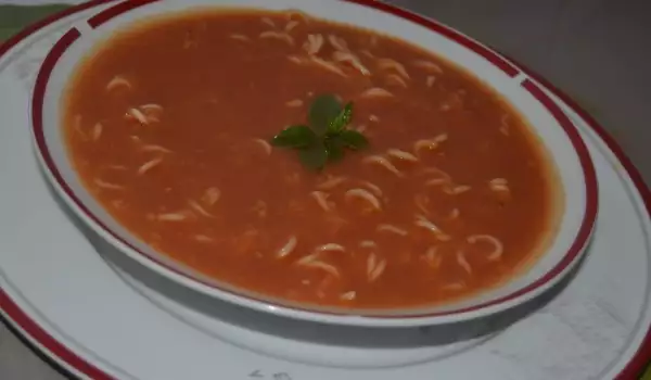 Лесна доматена крем супа с пиле