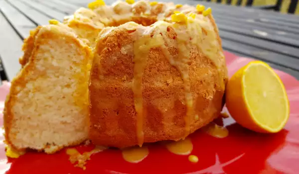 Лимонов кейк с белтъци и маскарпоне