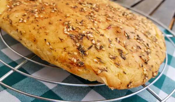 Ливански плосък хляб с коричка от билки (Mankoush)