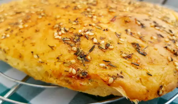 Ливански плосък хляб с коричка от билки (Mankoush)