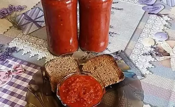 Лютеница с изварени домати и мед