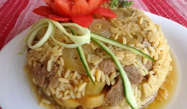 Маклюбе - телешко с ориз, патладжани и картофи