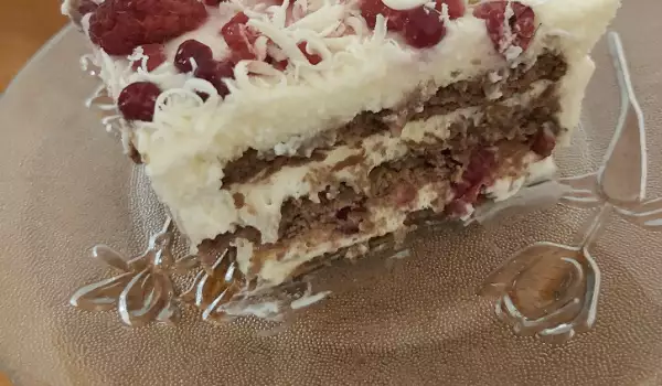 Малинова бисквитена торта