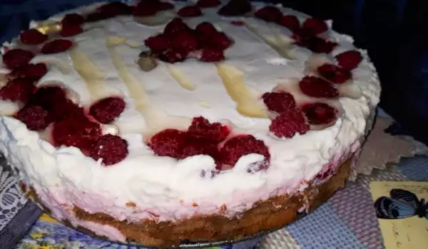 Малинова кейк торта