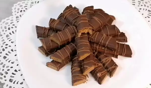 Шоколадови бонбони с фъстъци