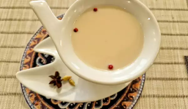 Масала чай със звездовиден анасон и розов пипер