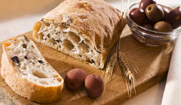 Хляб с маслини и стафиди