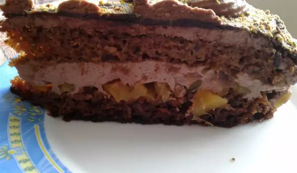 Медена торта с шоколадов мус и сладко от манго