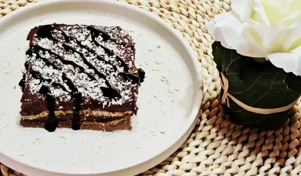 Мека и вкусна шоколадова бисквитена торта