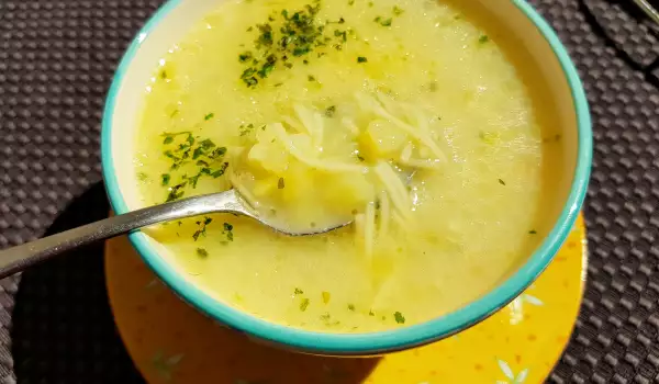 Млечна картофена супа с кориандър