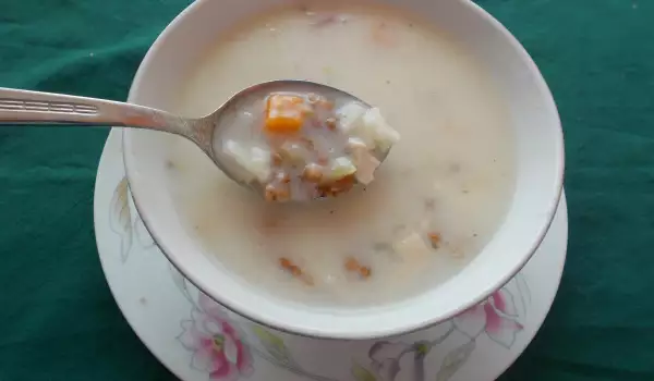 Млечна пилешка супа с елда