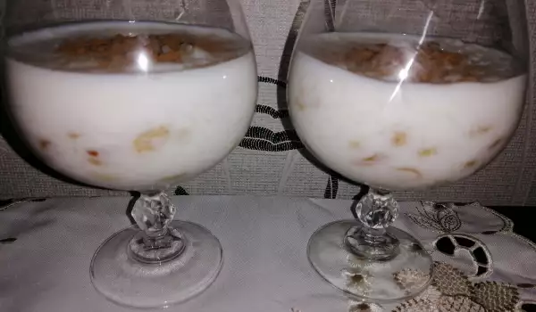 Мляко с ориз и бяла стафида