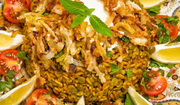 Мжадара - ориз по индийски с леща и лук