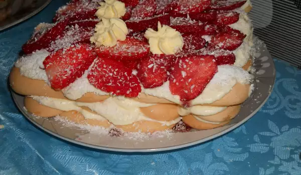 Надиплена торта с ягоди
