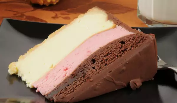 Трицветна сладоледена торта