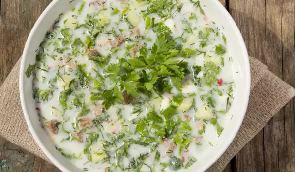 Окрошка – студена супа с месо и кисели краставички