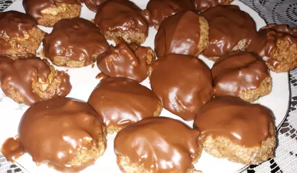 Орехови сладки с шоколадова глазура