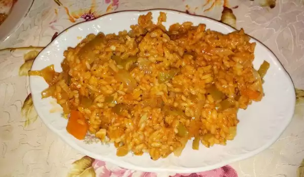 Ориз с чушки, лук и моркови