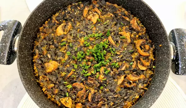 Ориз на фурна с лапад и горски печурки