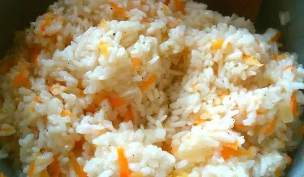Нискокалоричен ориз с кокосово масло и моркови