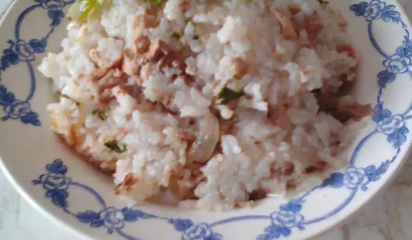 Бял ориз със свинско месо