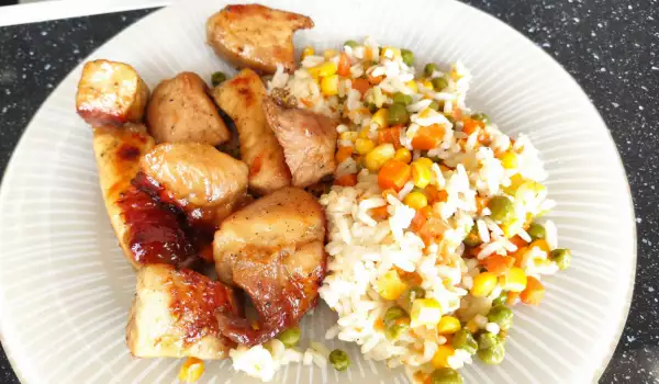 Ориз със зеленчуци и глазирано свинско