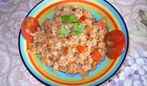 Постен ориз с чушки и домати