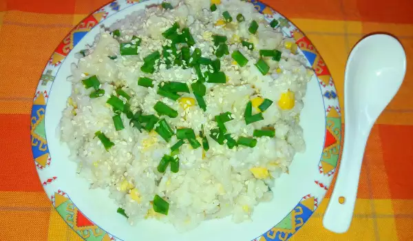 Оризова салата с майонеза и царевица