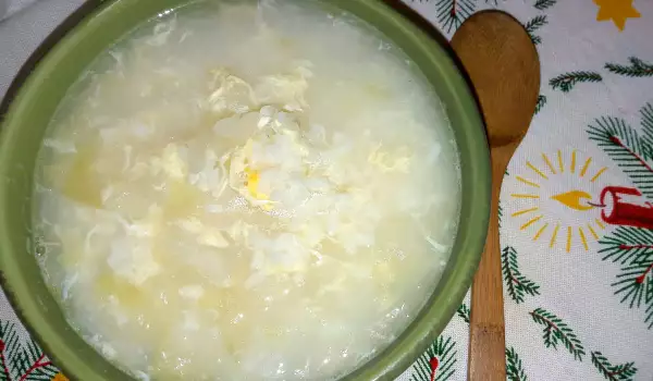Оризова супа със зеле и яйце