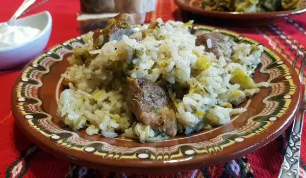 Запечен ориз с праз и свинско